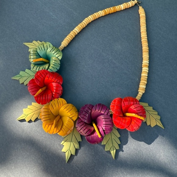 Stunning Tropical Hibiscus Floral Statement Necklace - Handcarved Wood - Picture 17 of 17